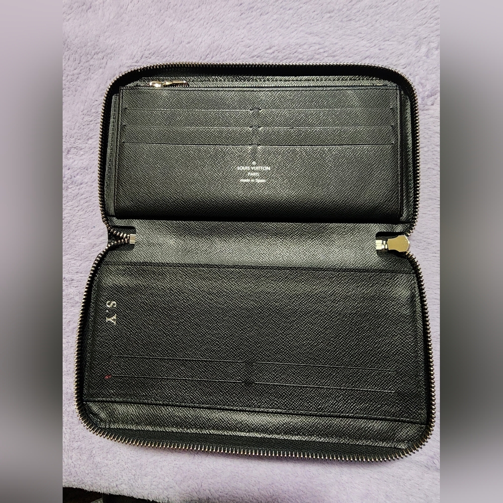 Louis Vuitton Black Epi Zippy Organizer - Picture 9 of 16